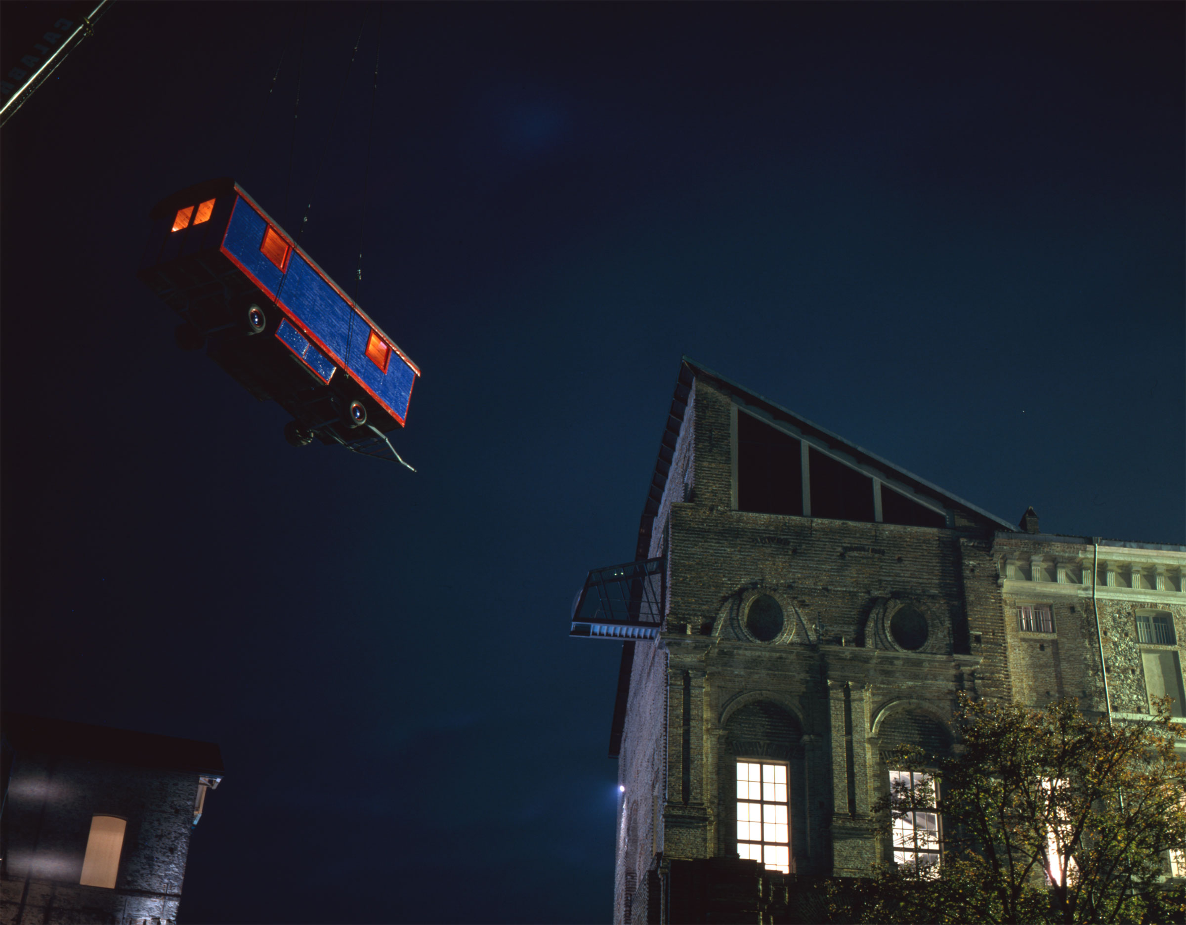 Lara Favaretto, I poveri sono matti, 2005